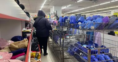 Dependenți de produse ieftine? Închiderea unui magazin chinezesc a stârnit revoltă, la Constanța - 5