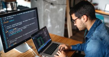 Stire din Social : Vin, sărbătorile vin... cu țepele! Magazinele false au acaparat internetul