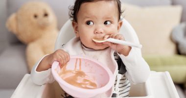 Stire din Sănătate : Bebeluşul nu se hrănește suficient? Fiți partenerul lui de masă!