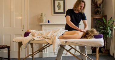 Stire din Sănătate : Masajul de remodelare corporală, stimulent pentru circulația sanguină și limfatică