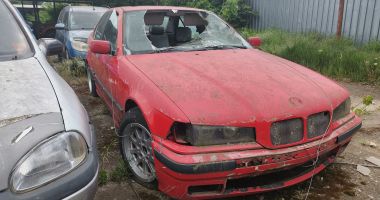 Stire din Eveniment : Parcul auto al Gărzii de Coastă, un adevărat muzeu al infracționalității. Cea mai veche mașină are aproape 20 de ani