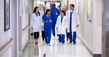 Stire din Social : Control strict. Medicii și asistentele ar putea fi monitorizați electronic la intrarea și ieșirea din spital