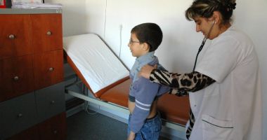Stire din Social : Cabinete medicale școlare avem, doctori - nu! „Cum să fii în două locuri, în același timp?“