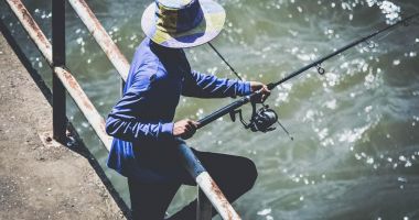 Stire din Social : Pescarii sunt disperați! Plase cu „gelatină” în loc de pește, după ce meduzele au invadat Marea Neagră