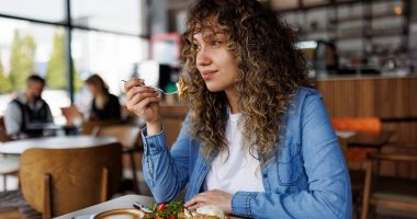 Stire din Sănătate : Slăbitul prin înfometare vă poate provoca dezechilibre serioase