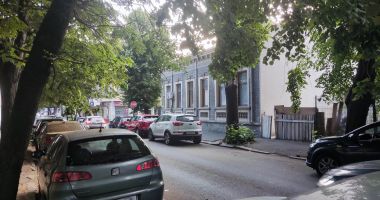 Incredibil! De teamă să nu le cadă casele, locuitorii de pe strada Mihai Viteazu se bucură de ambuteiaje - 2