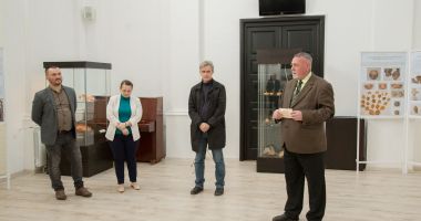 Stire din Cultură-Educație : Zeci de artefacte arheologice aparținând Muzeului de Istorie din Constanța, expuse la Bârlad
