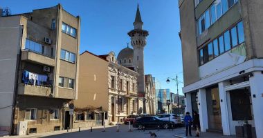 Stire din Social : Cu structura șubredă, Moscheea "Carol I" rezistă cu greu. "Nu se poate reabilita cu 20.000 de euro"