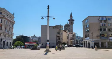 Moscheea „Carol I”, între istorie, degradare și promisiuni de finanțare. O mai salvează cineva?