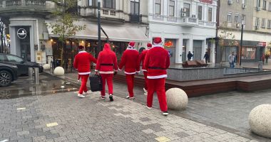 "Moșii moderni" i-au exasperat pe constănțeni! Colindul la boxă, ultima modă de iarnă - 2