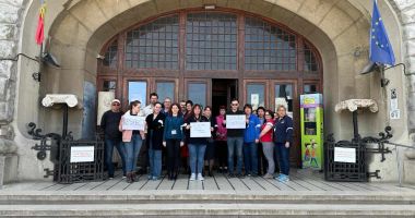 Stire din Cultură-Educație : Grevă în muzee şi biblioteci. "Nu îngropaţi cultura! Noi luptăm pentru trecut, prezent și viitor"