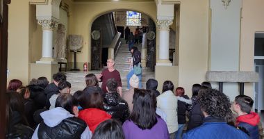 Stire din Cultură-Educație : Tezaurul Muzeului de Istorie și poveștile lui, prezentate elevilor, în programul "Școala Altfel"