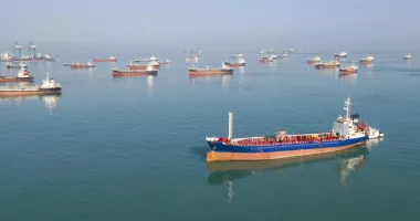 Stire din Economie : Navigatori români, blocați în zona de război din Iran. „Unii sunt pe vapoare, alții prin aeroporturi“