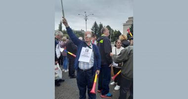 Nevăzătorii au ieșit în stradă, pentru că nu vor mila nimănui. "Am muncit, iar acum ne-aţi umilit" - 4