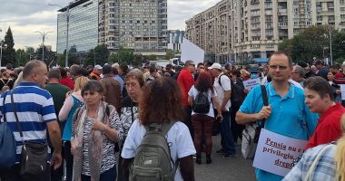 Nevăzătorii au ieșit în stradă, pentru că nu vor mila nimănui. "Am muncit, iar acum ne-aţi umilit" - 5