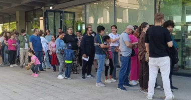 Stire din Cultură-Educație : Noaptea Muzeelor la Constanța, între cultură și furtună. Mii de vizitatori au căutat arta, istoria și adăpostul