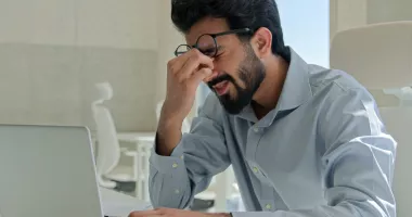 V-a intrat ceva în ochi? Aflați cum să acționați fără să agravați situația