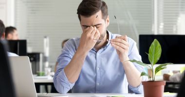 Stire din Sănătate : Sindromul ochilor uscați poate apărea la orice vârstă și la ambele sexe