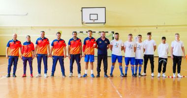 Stire din Sport : Spectacol pe terenul de sport, la Eforie. Caravana "Redescoperă Oina" merge mai departe