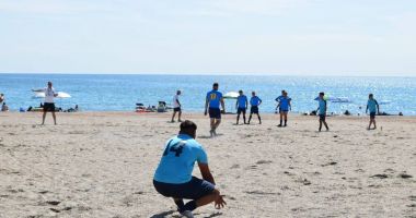 Stire din Sport : Campionatul Naţional de Oină pe plajă pentru junioare se desfăşoară la Eforie Nord