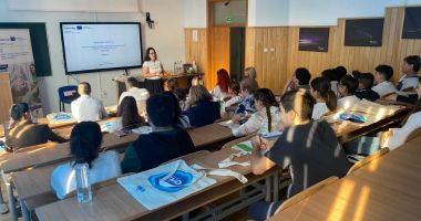 Stire din Social : Bazinul Mării Negre, protejat de voluntari. "Pe plajă găsim cele mai neașteptate deșeuri"