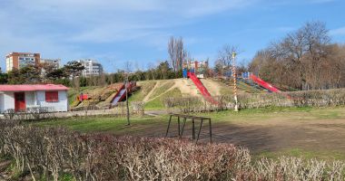 Prăbușit pe alocuri și nesemnalizat, malul lacului Tăbăcărie riscă să facă victime - 4