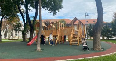 Final de șantier la Parcul „Oleg Danovski“! Băncile noi, motiv de nemulțumire pentru constănțeni - 3