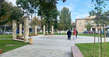 Final de șantier la Parcul „Oleg Danovski“! Băncile noi, motiv de nemulțumire pentru constănțeni - 2