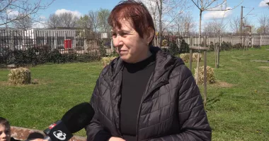 La doi pași de moarte! Copiii pot ajunge direct pe calea ferată prin gardul rupt din Parcul Viitorului - 5