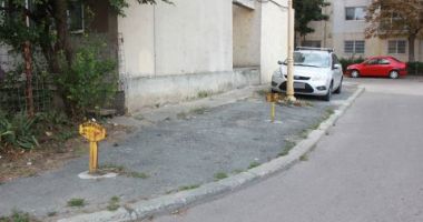 Românul s-a născut stăpân! Locul de parcare nu-i pe viață, nu-l mai blocați în timpul zilei! - 2