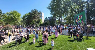 Stire din Social : Parcul de la Gară, reabilitat şi inaugurat într-o atmosferă de basm. "Arată fantastic faţă de cum era înainte!"