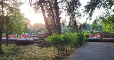 Parcul de la Gară arată ca după bombardamente! Slalom printre ţevi, gropi şi şantiere în lucru - 6