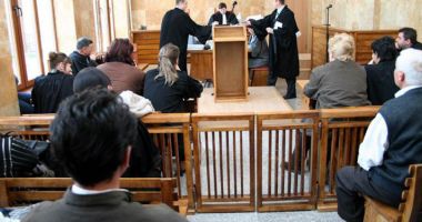 Stire din Eveniment : A bătut două femei, dar a scăpat basma curată. Faptele patronului din Năvodari s-au prescris