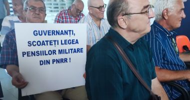VIDEO. Pensionarii militari resimt denigrarea uniformei: "Ne-am săturat să fim călcați în picioare!" - 2