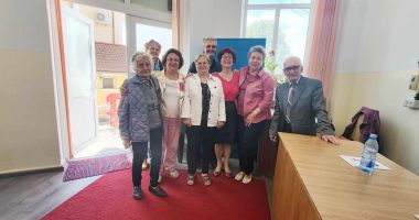 Stire din Social : Vârstnici cu suflet mare, care îşi  ajută semenii la necaz. "Noi vrem să le fim alături tuturor"