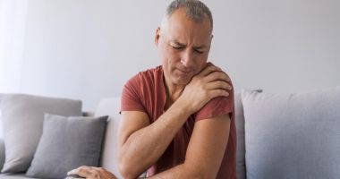 Stire din Sănătate : Nu vă îngrijorați! Inflamaţia articulaţiei umărului se reduce cu ajutorul tratamentelor