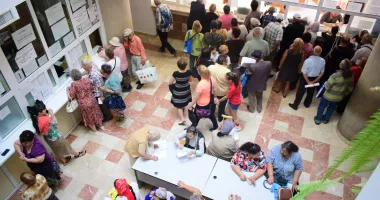 Promisiuni după promisiuni, amânări după amânări. Mii de vârstnici din Constanța încă își așteaptă banii