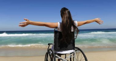 Stire din Social : Scaunele speciale de pe litoral pentru persoanele cu dizabilități sunt insuficiente