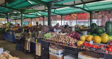 Stire din Social : Tristă toamnă fără miros de zacuscă! Ce folos că-s piețele pline, dacă portofelele sunt goale?