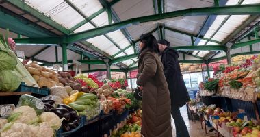 Stire din Social : Constănțenii, șocați de prețurile din piață! Verdețuri de primăvară, la tarife de iarnă!