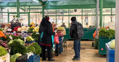 Gerul paralizează piețele din Constanța! Vânzătorii stau 12 ore în frig, iar clienții lipsesc - 3