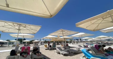 Stire din Social : Ce este voie și ce este interzis să se construiască pe plajă. Operatorii, la limita răbdării