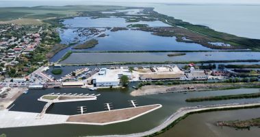Stire din Economie : Cel mai modern miniport din Dobrogea, inaugurat cu spectacol de drone