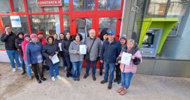 Poștașii, sătui să mai fie "săracii României". Vor lăsa bătrânii fără pensii, luna viitoare? - 2