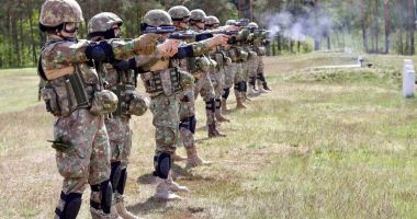 Stire din Eveniment : Armata României, pe butuci! Tinerii vor putea participa voluntar la programe de pregătire militară