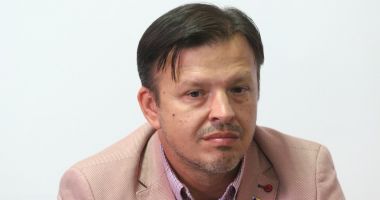 Stire din Politică-Administrație : Situaţie inedită la Hârşova. În lipsa profesorilor calificați, primarul a decis să predea fizica la şcoală