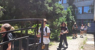 Generația pandemiei s-a bucurat în avans de la prima probă de BAC. "Eu venisem să iau un 6, dar cred c-am scris de 8" - 3
