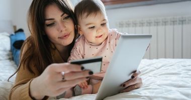 Stire din Social : Programul de sprijin pentru mamele defavorizate, suspendat. Când va putea fi reluat, ce spun reprezentanții DGAS