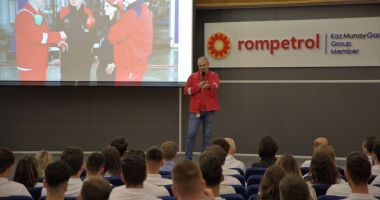 Stire din Cultură-Educație : 100 de studenți și absolvenți, beneficiari ai celui mai mare program de internship național, desfășurat de Rompetrol