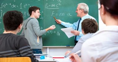 Stire din Cultură-Educație : Noutăţi pentru profesori. Conversia profesională se va face doar cu Definitivatul